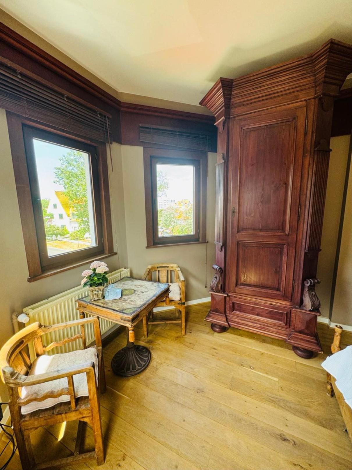 Ruime Slaapkamers Met Badkamers In Belle Epoquevilla- Concessiewijk De Haan Exteriör bild